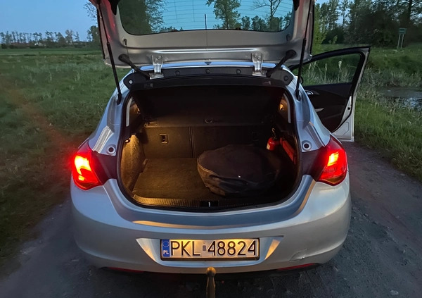 Opel Astra cena 22900 przebieg: 175000, rok produkcji 2010 z Strzelno małe 154